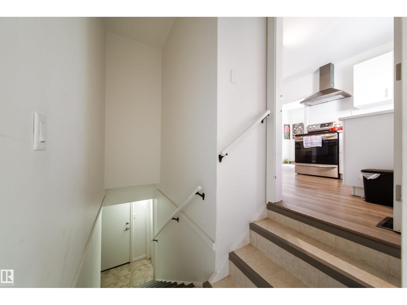 10671 63 AV NW - 23