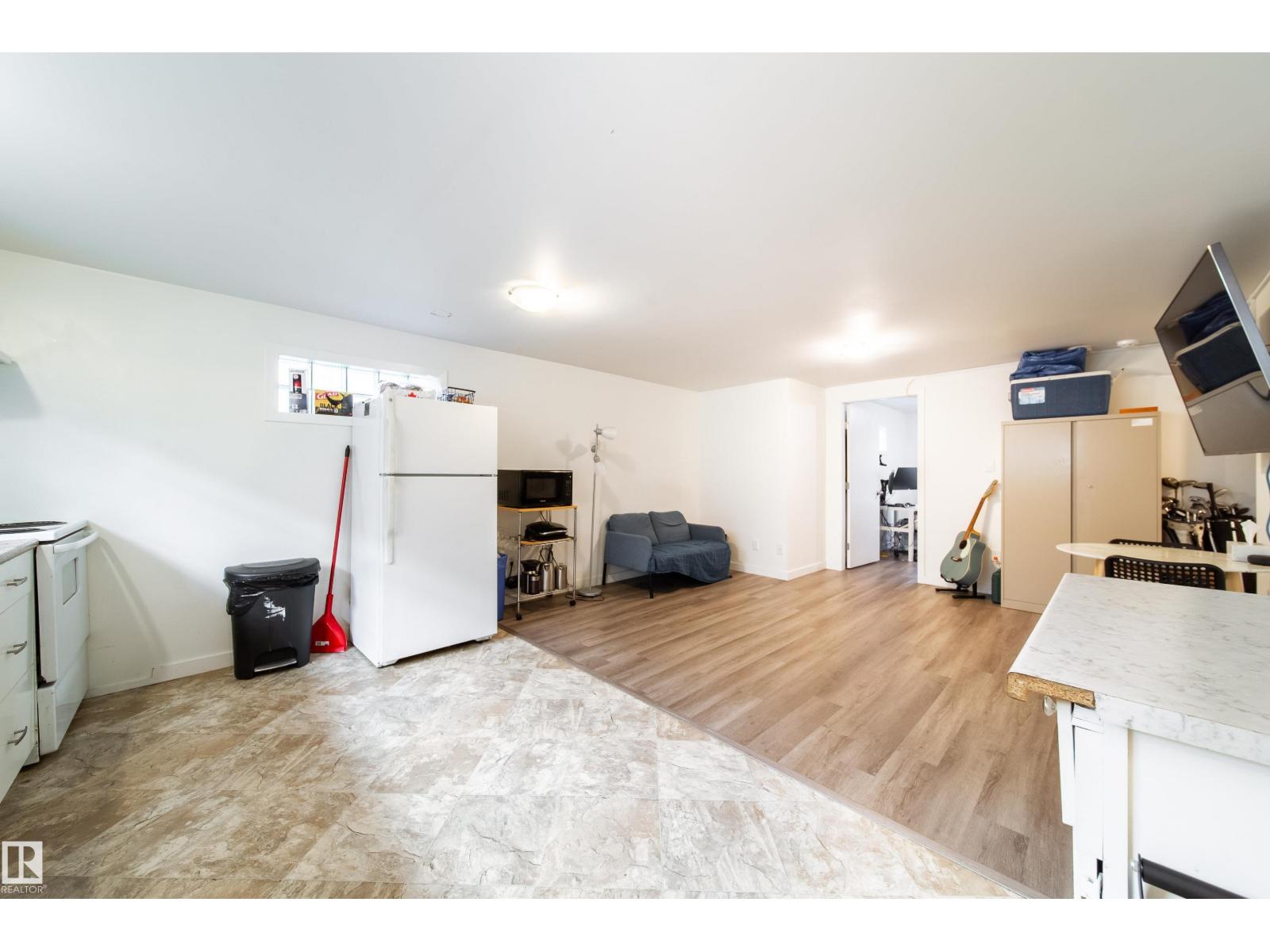 10671 63 AV NW - 30