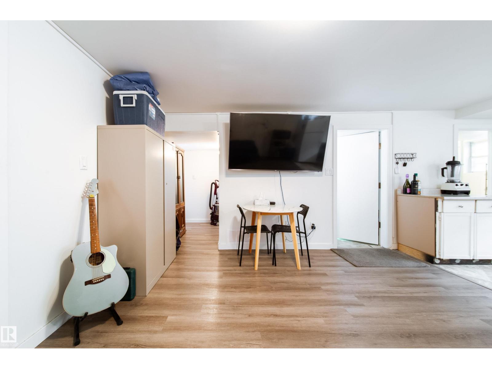 10671 63 AV NW - 33