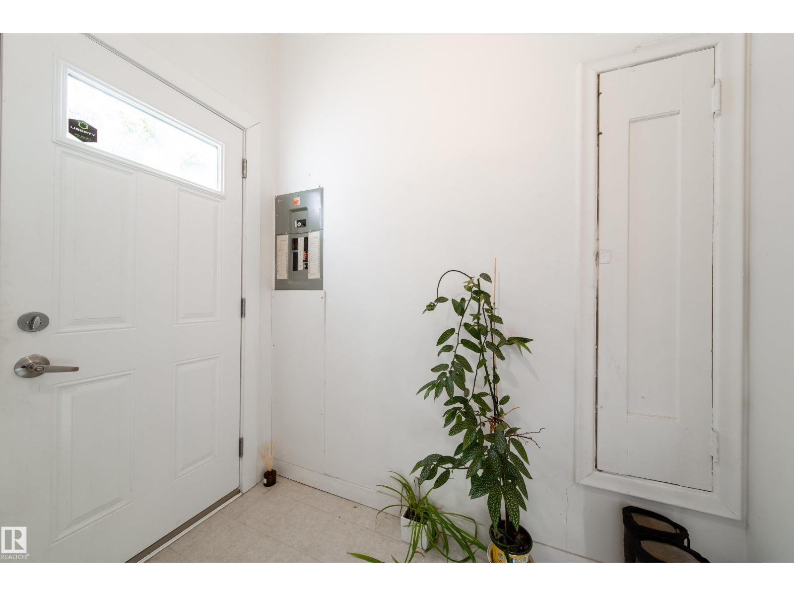 10671 63 AV NW - 22