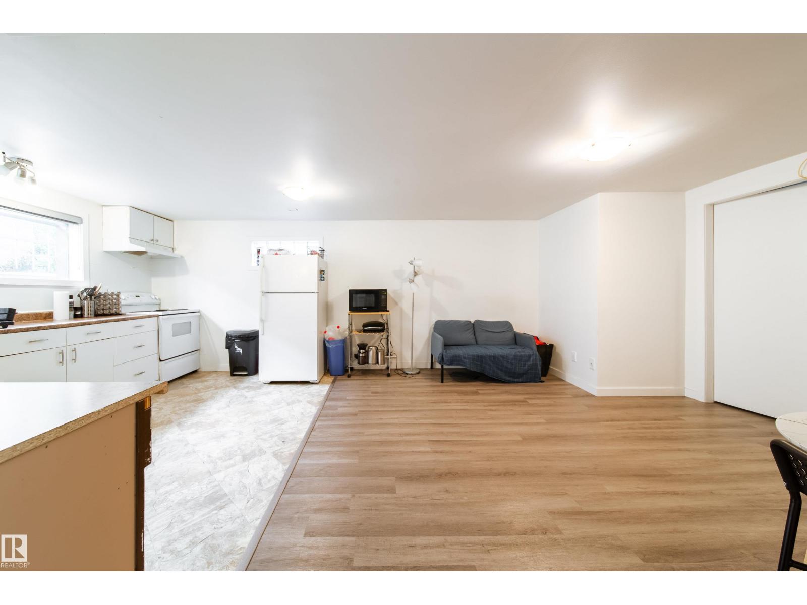 10671 63 AV NW - 26