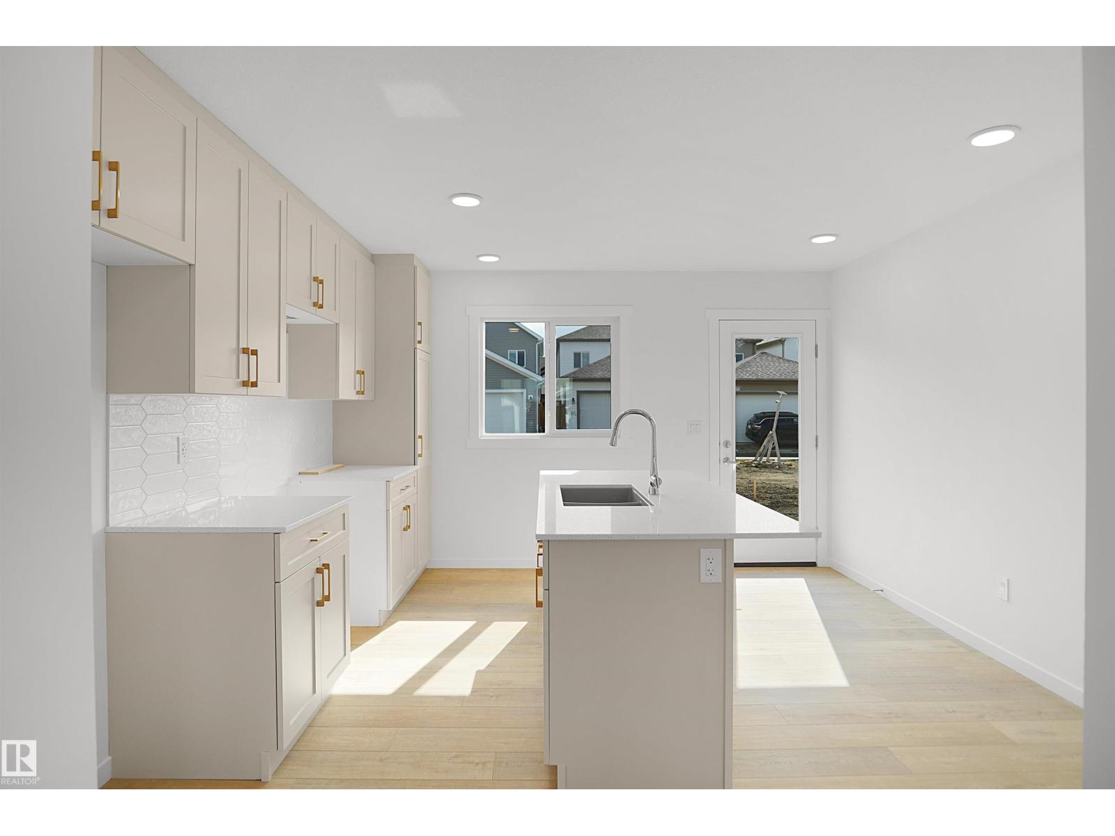 2135 210 ST NW - 10