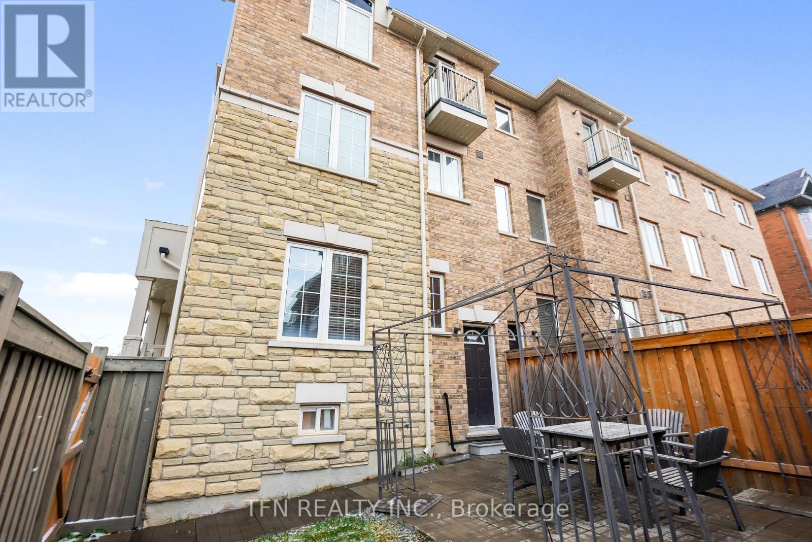 2 SHIFF CRESCENT - 44