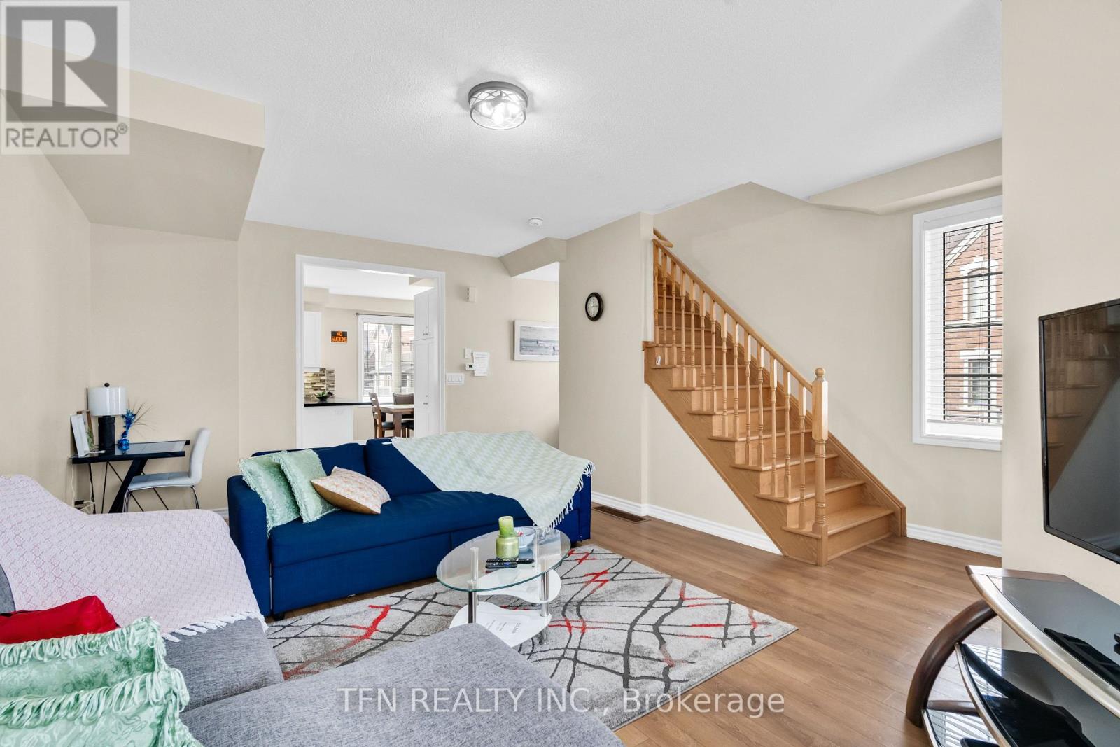 2 SHIFF CRESCENT - Image 9