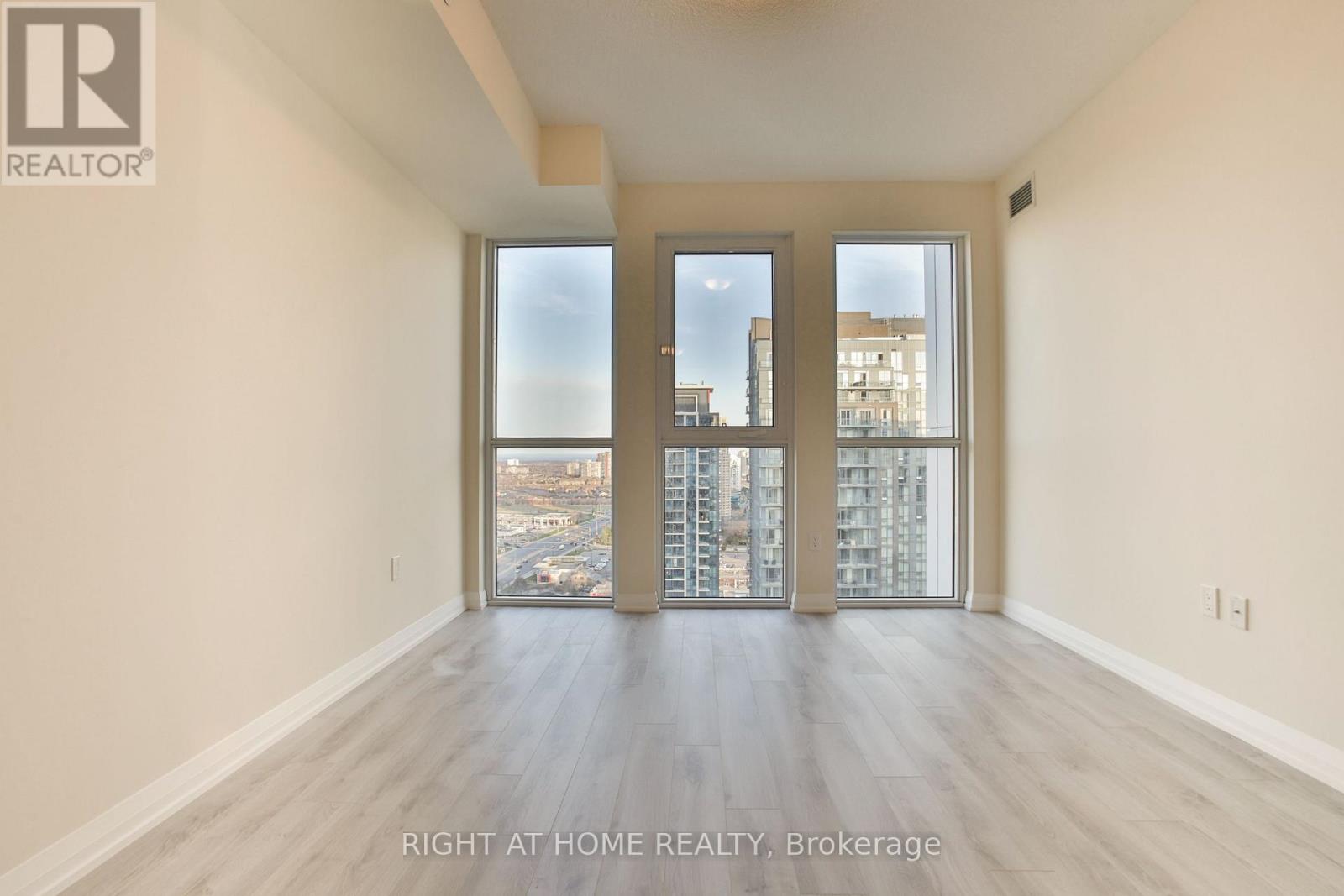 #2014 35 WATERGARDEN DRIVE - 16