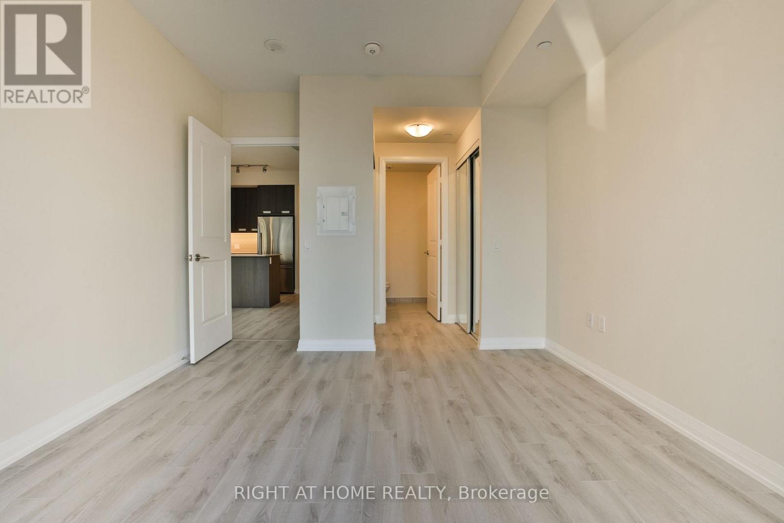 #2014 35 WATERGARDEN DRIVE - 18
