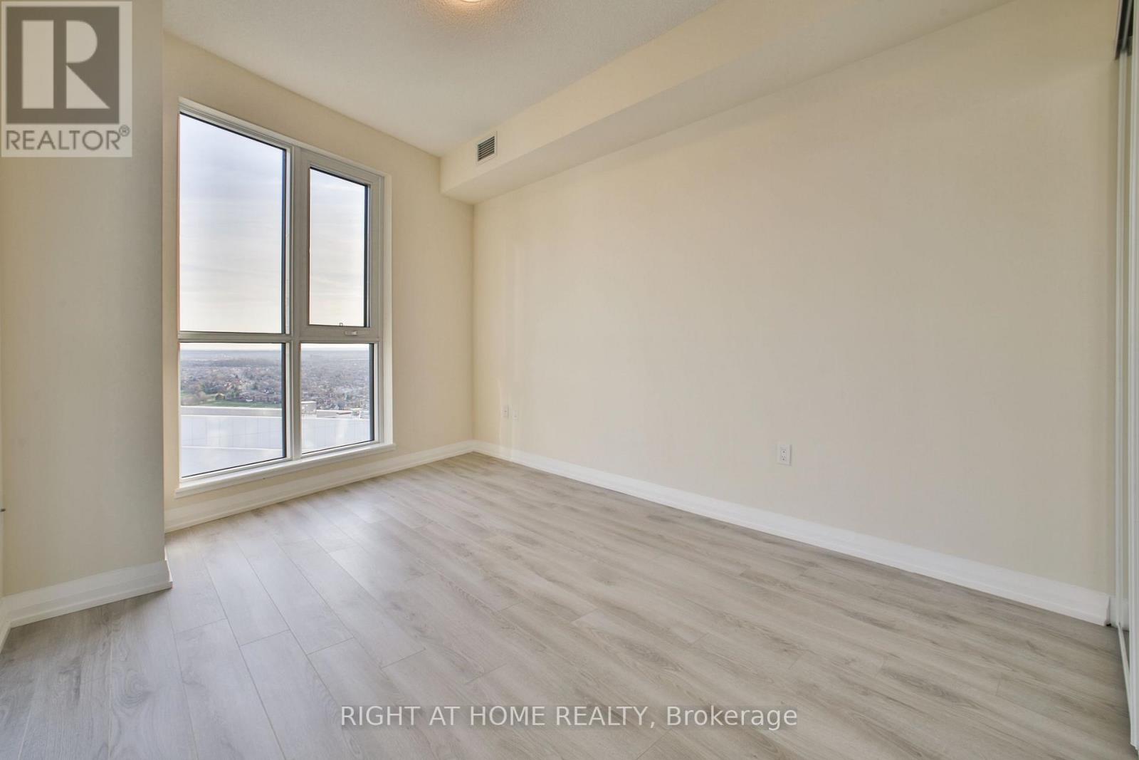 #2014 35 WATERGARDEN DRIVE - 20