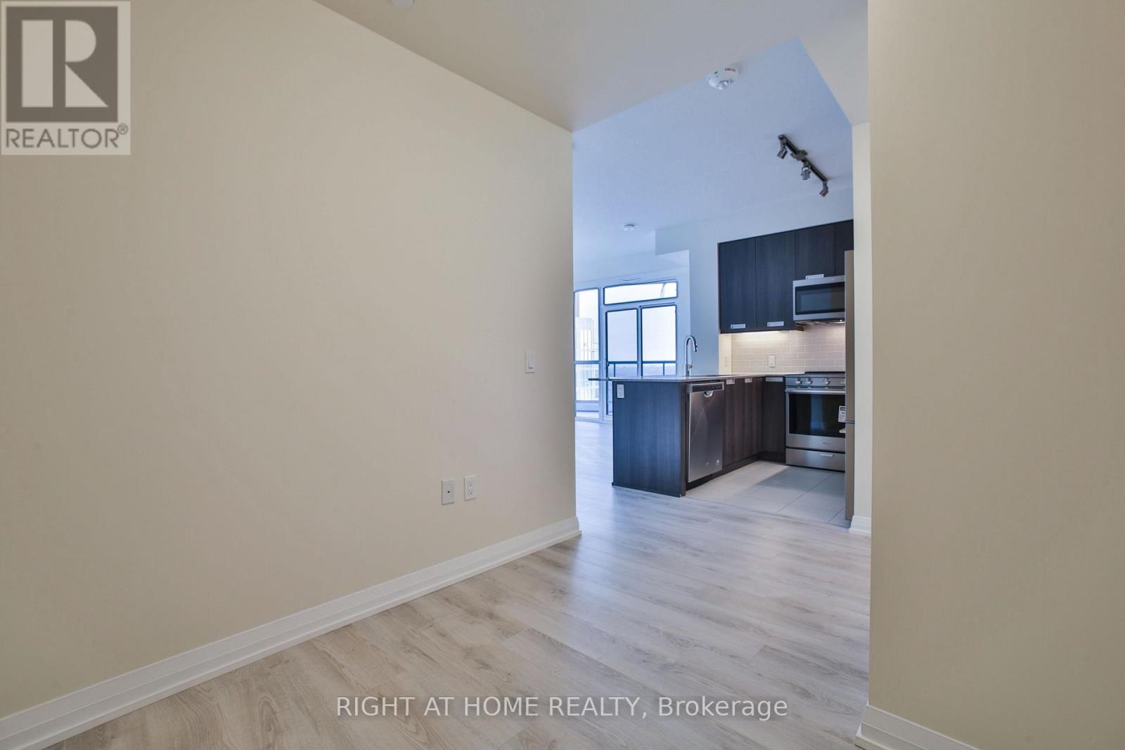 #2014 35 WATERGARDEN DRIVE - 26