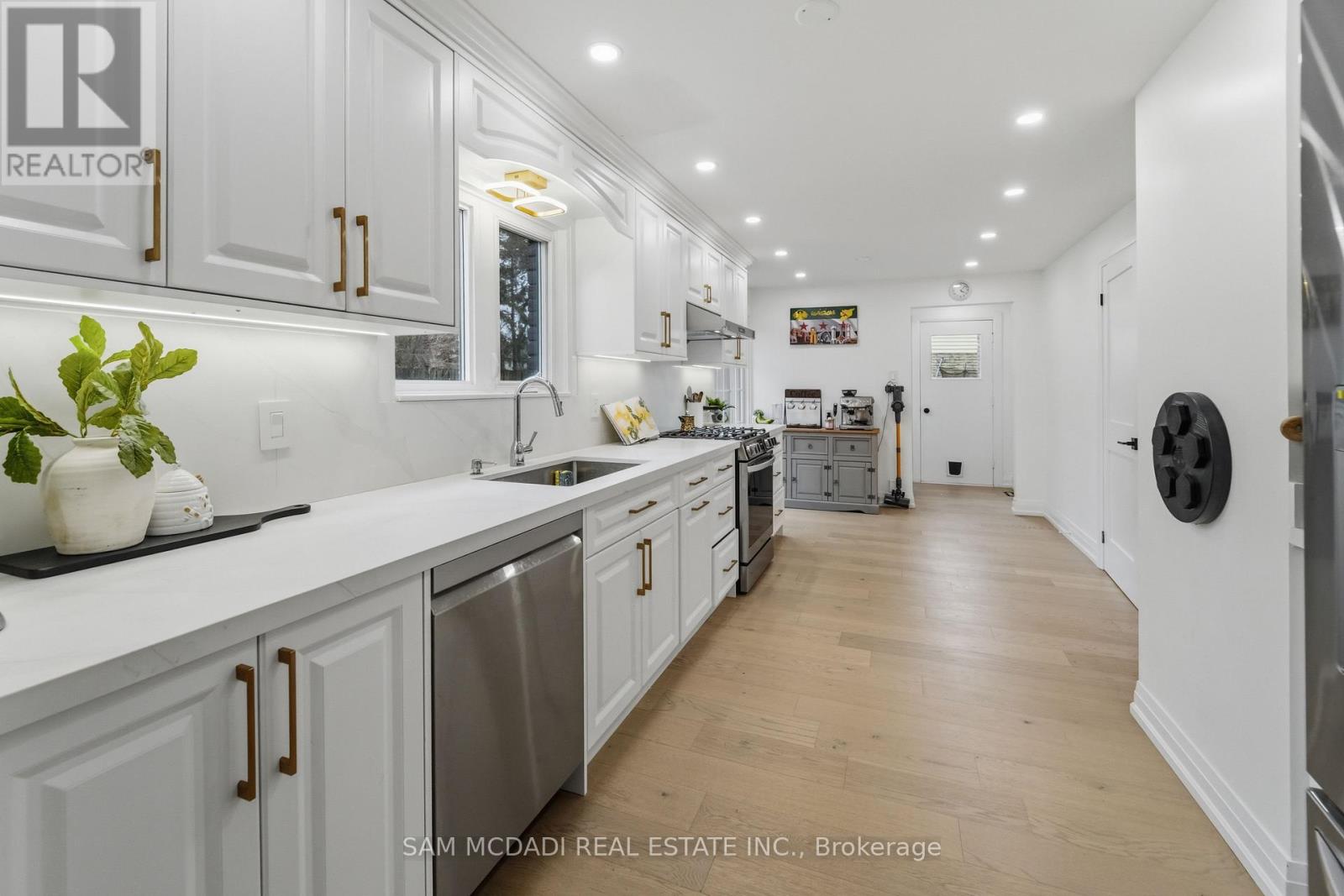 2290 DEVON ROAD - 10