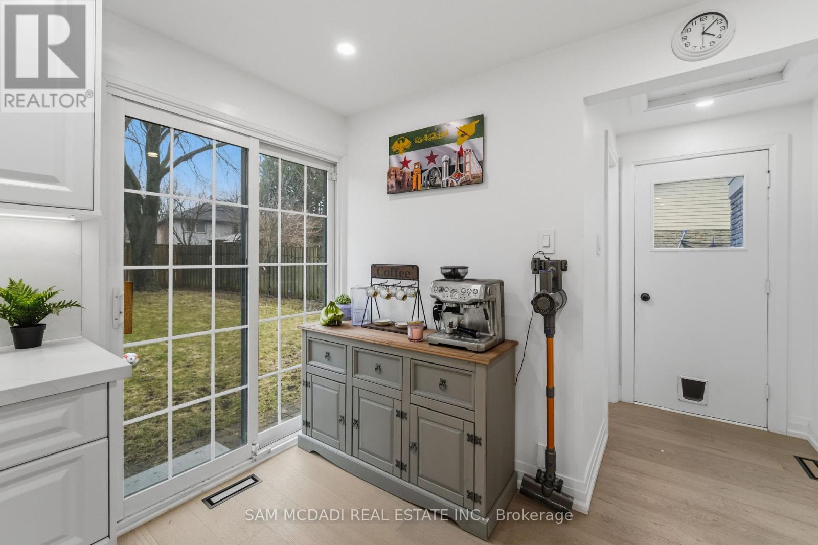 2290 DEVON ROAD - 11