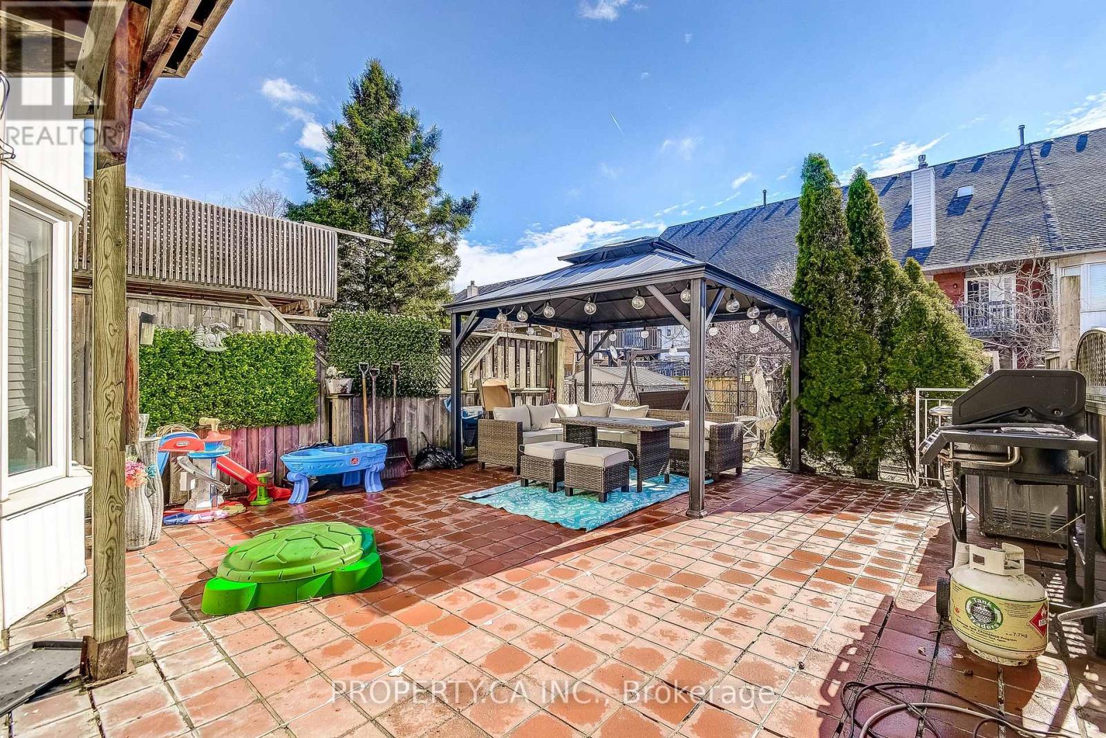 3 WATERFORD CRESCENT - 29