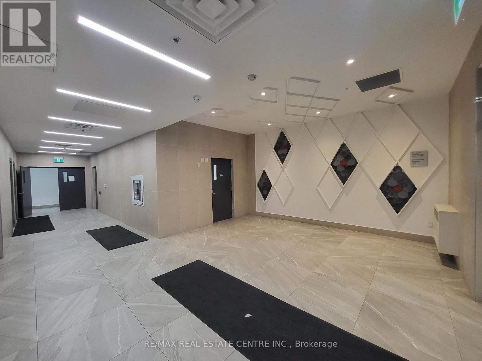 #418 1 WELLINGTON STREET - Image 3