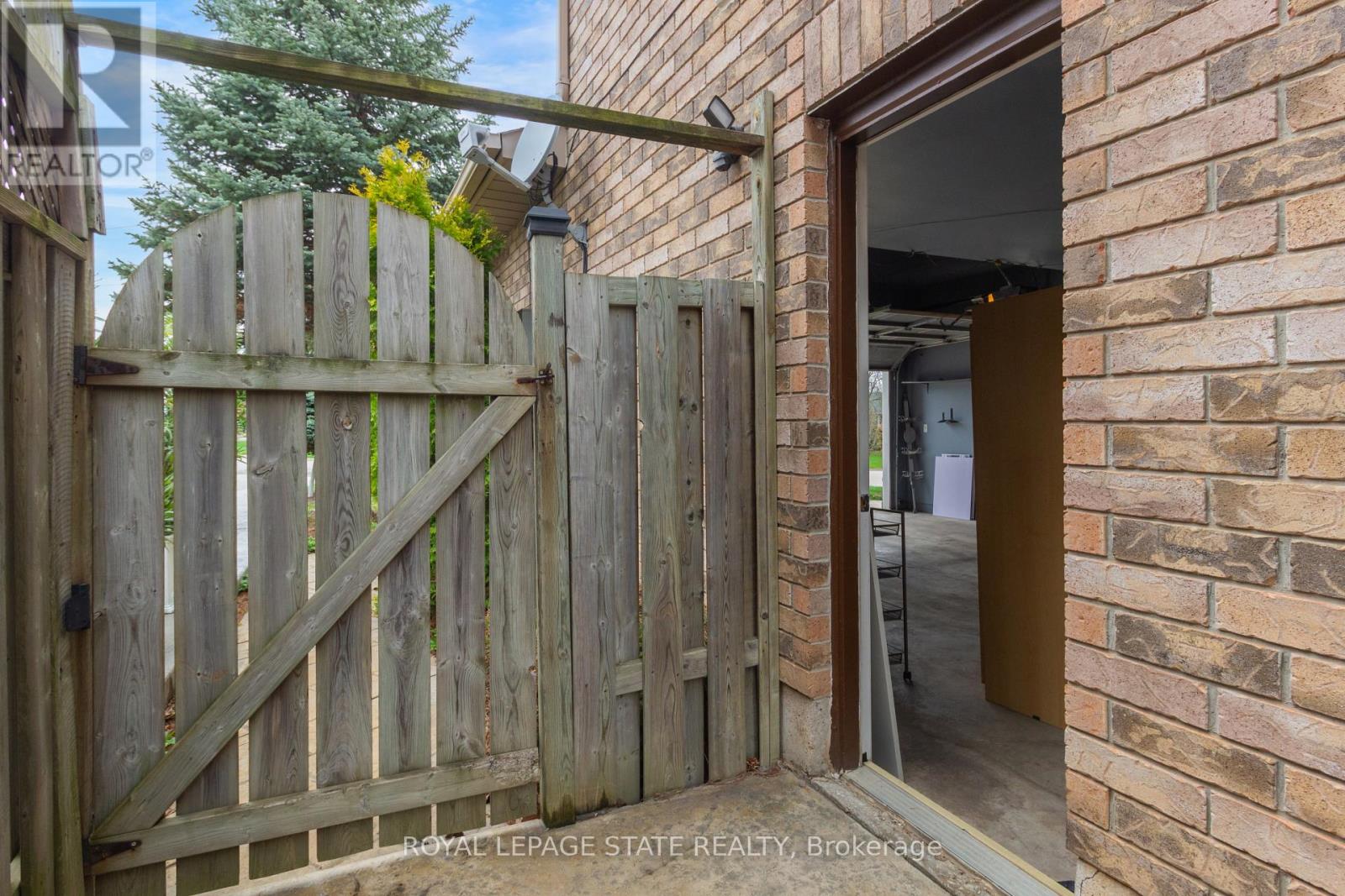 86 MARGARET AVENUE - 36