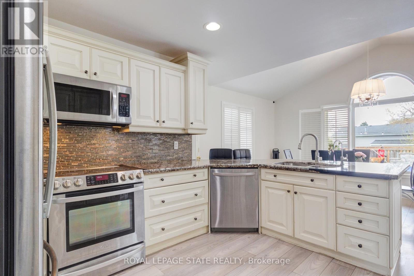 86 MARGARET AVENUE - 9