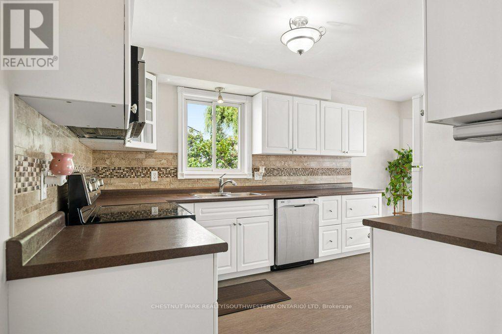 158 BANKSIDE DRIVE - 10