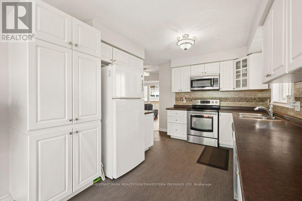 158 BANKSIDE DRIVE - 12