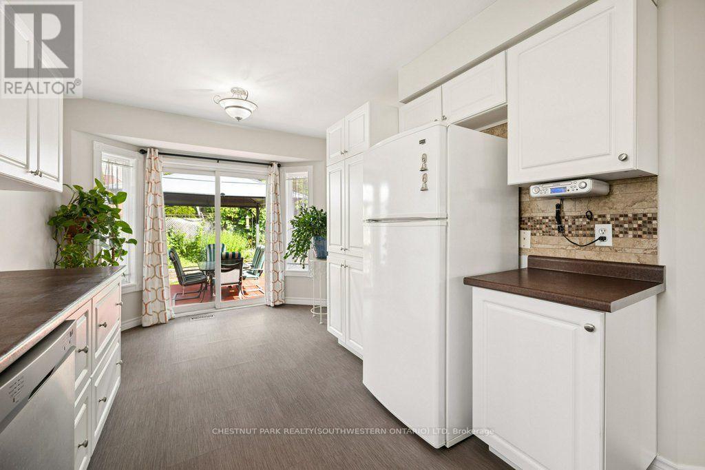 158 BANKSIDE DRIVE - 13