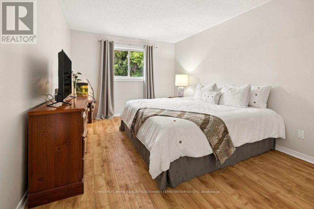 158 BANKSIDE DRIVE - 14