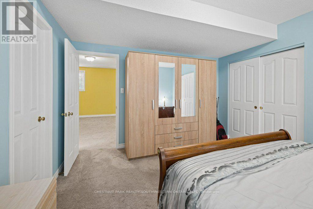 158 BANKSIDE DRIVE - 20