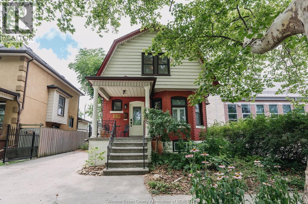 819 Windermere - 1