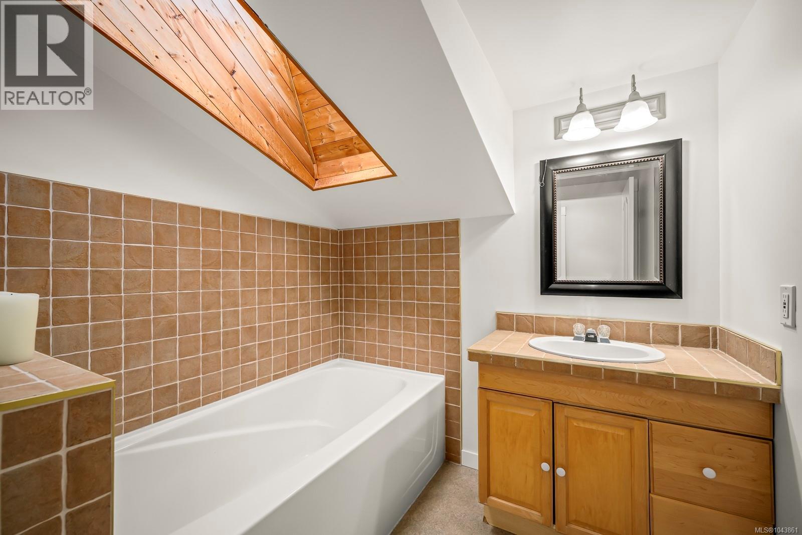 2612 Dunsmuir Ave - 34