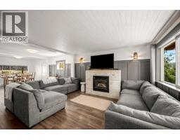 2612 Dunsmuir Ave — photo 3
