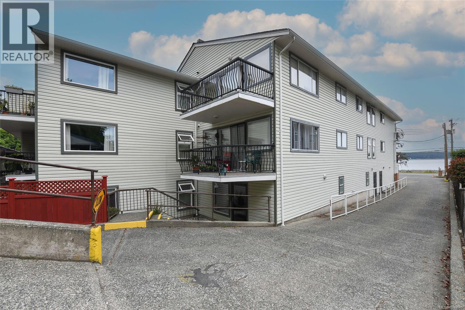 #104 622 Island Hwy S - 31