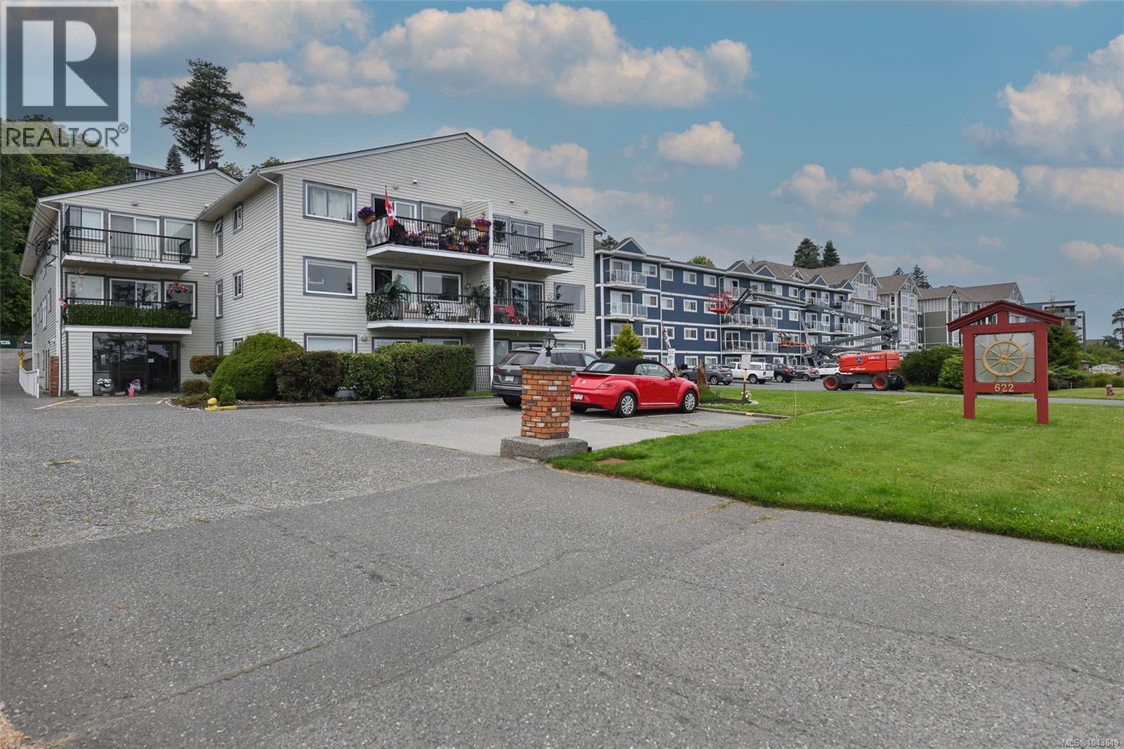 #104 622 Island Hwy S - 32