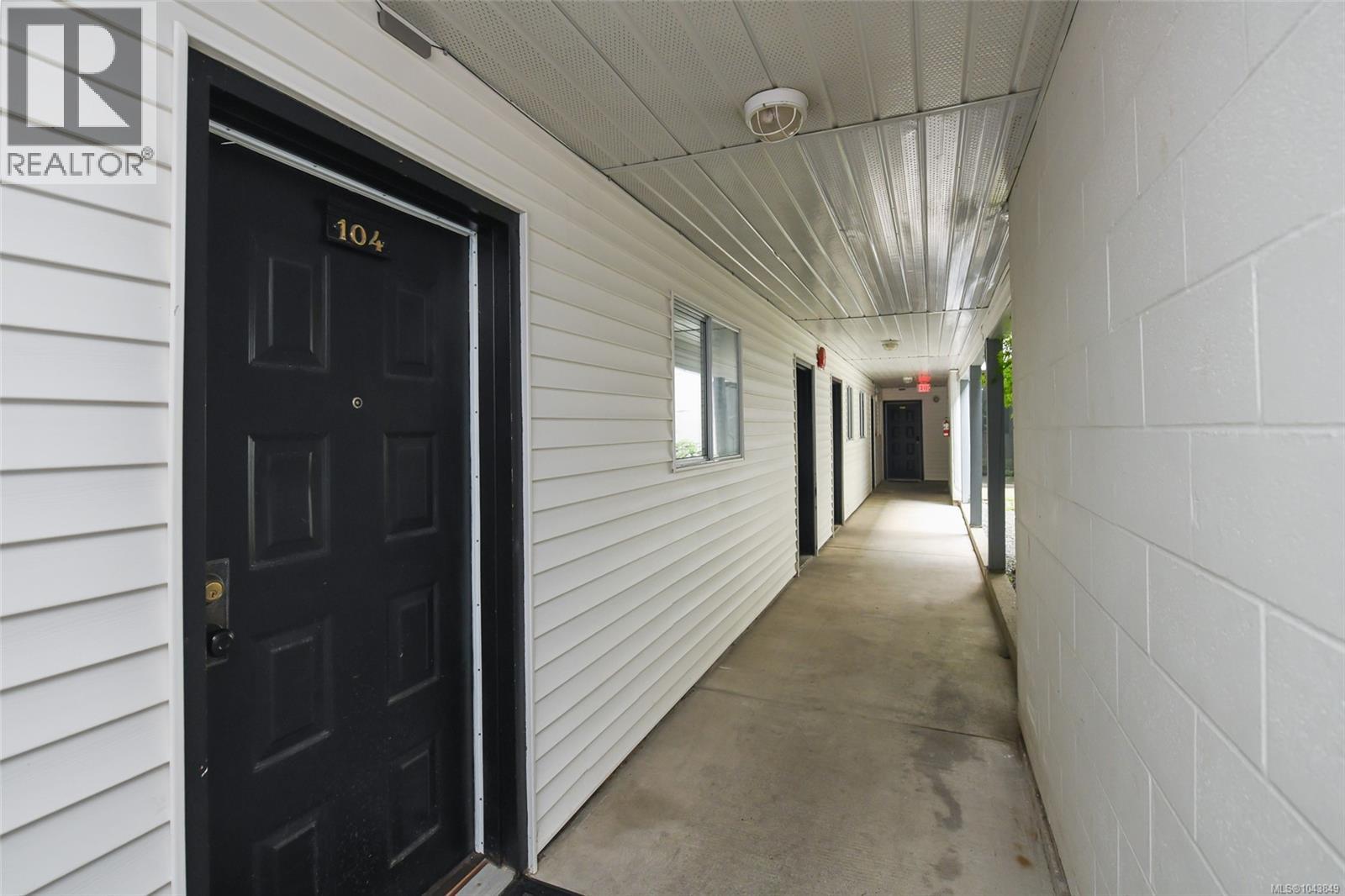#104 622 Island Hwy S - 6