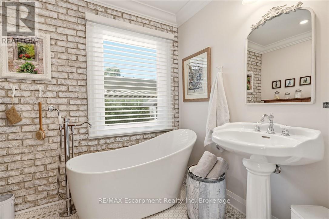2113 COURTLAND DRIVE - 23
