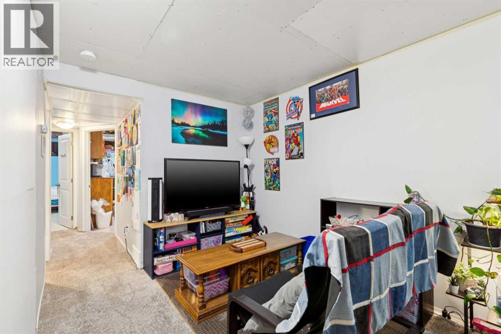 336 Coventry Close NE - 17