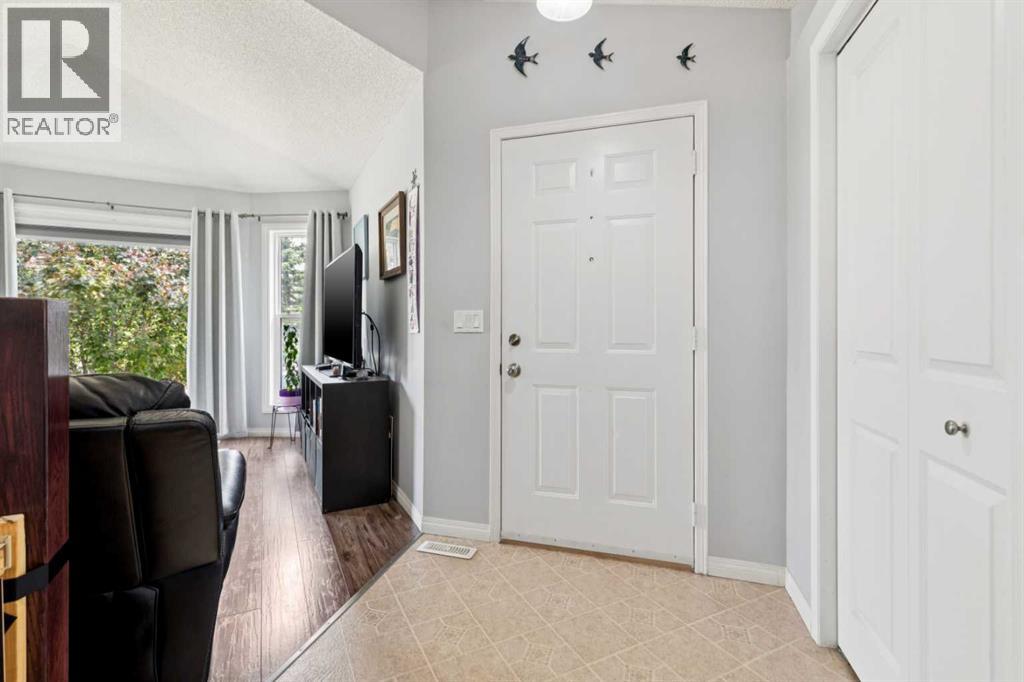 336 Coventry Close NE - 5