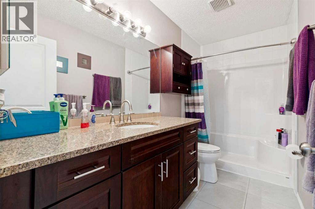 336 Coventry Close NE - 12