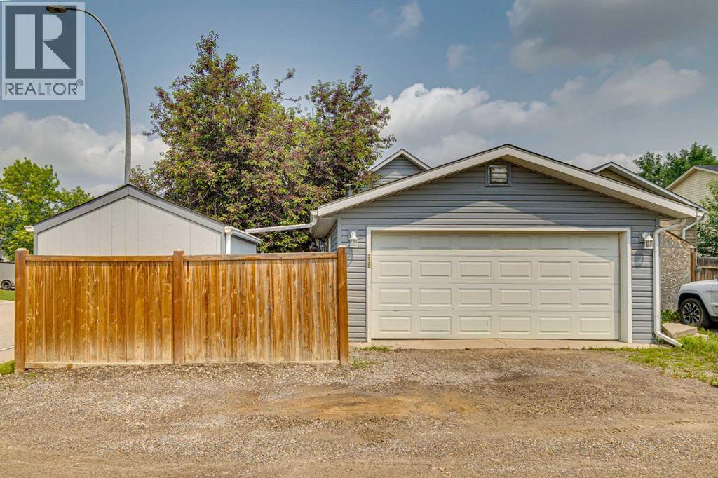 336 Coventry Close NE - 28