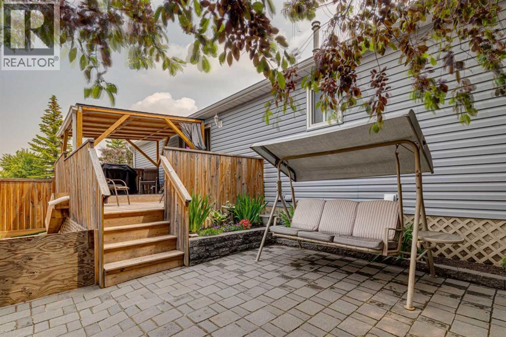 336 Coventry Close NE - 22