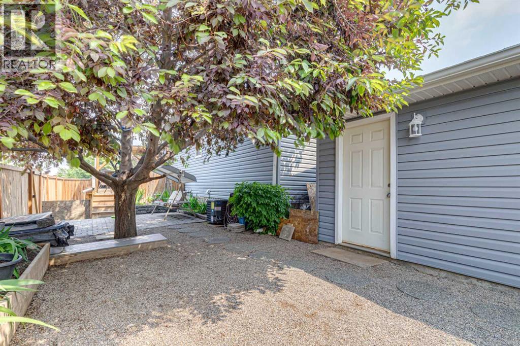 336 Coventry Close NE - 25