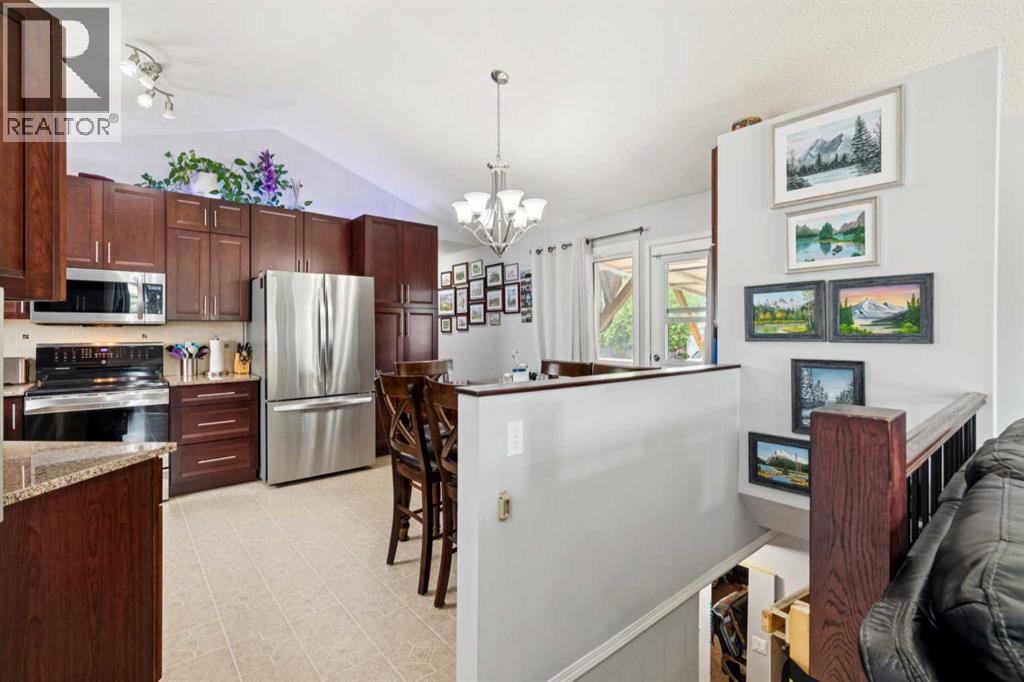 336 Coventry Close NE - 6