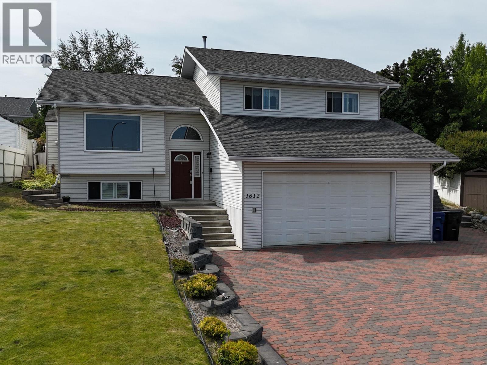 1612 Staple Crescent - 1