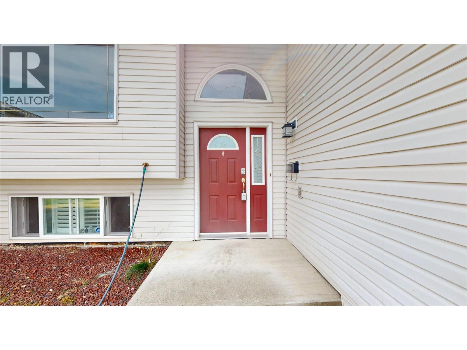 1612 Staple Crescent - 2