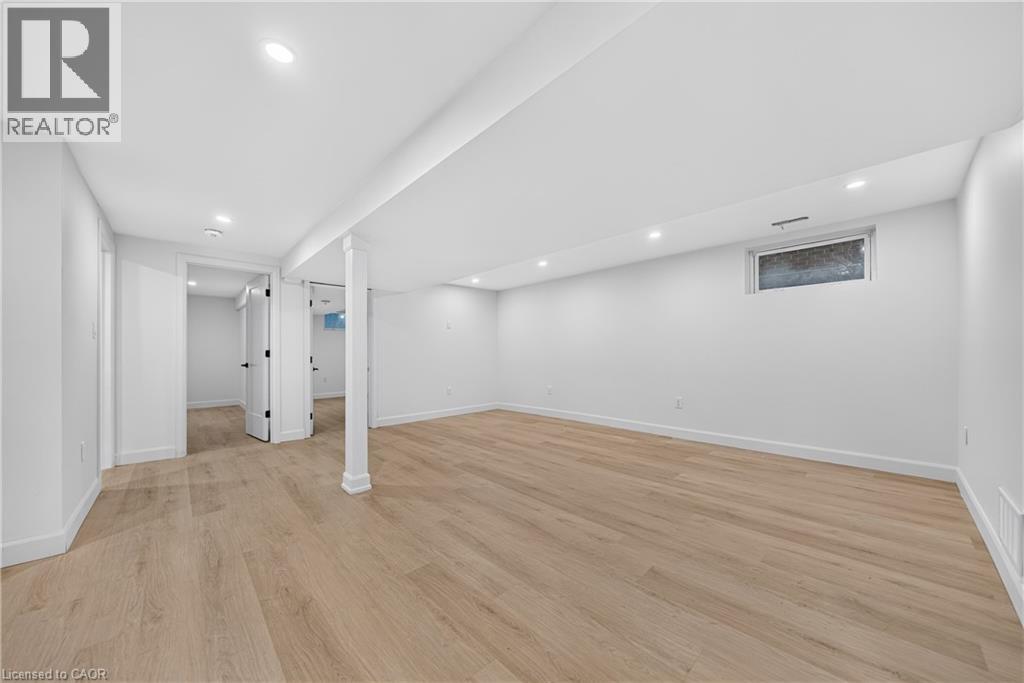 70 RICHMOND Street - 30