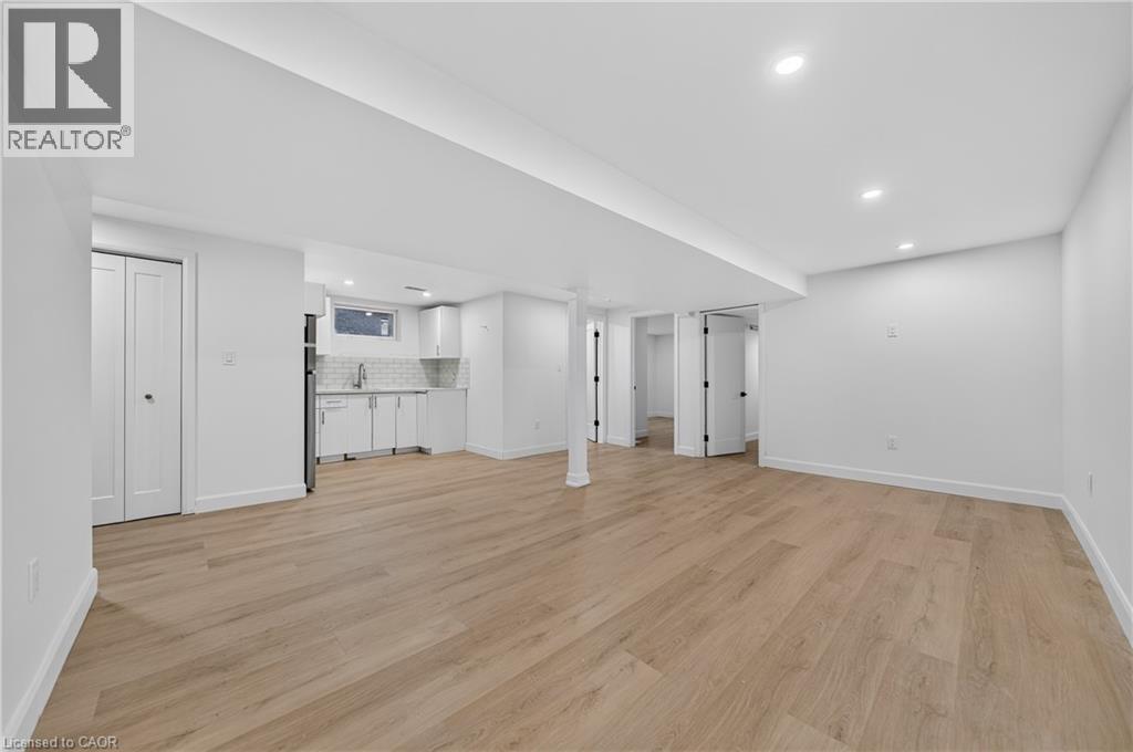 70 RICHMOND Street - Image 32