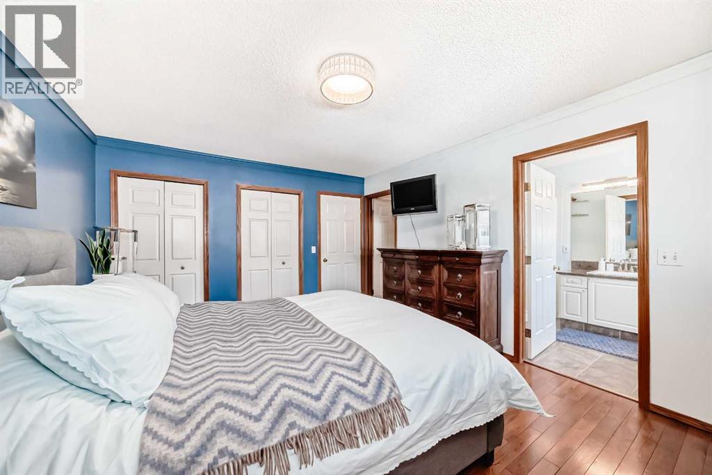 263 Coral Keys Drive NE - 27