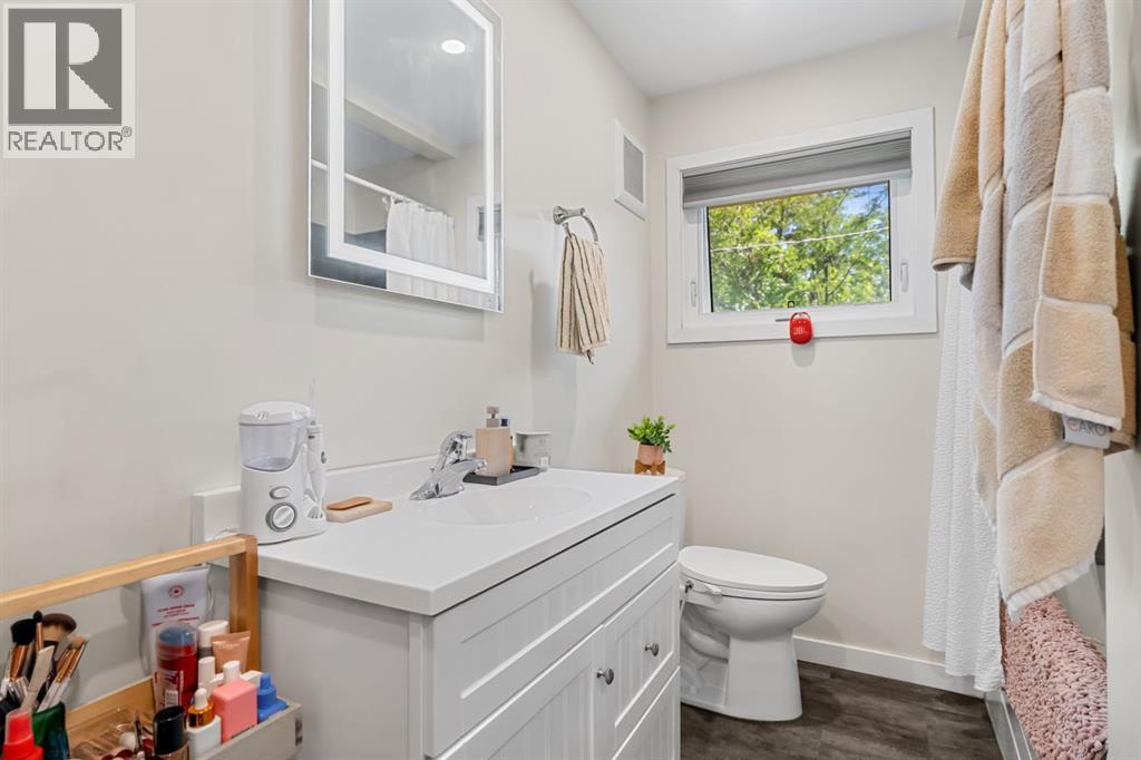 1207 40 Avenue NW - 14