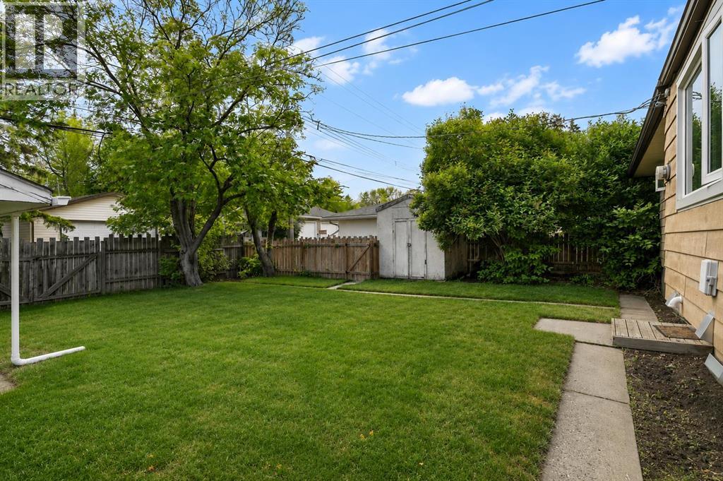 1207 40 Avenue NW - 31