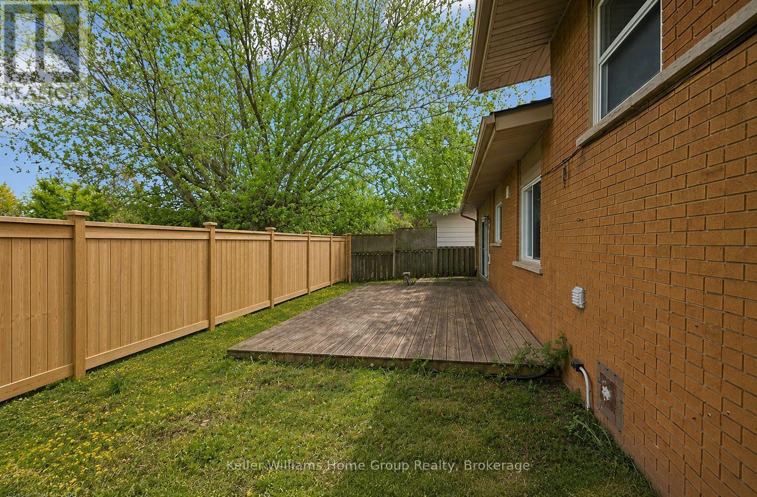490 GARAFRAXA STREET E - 44