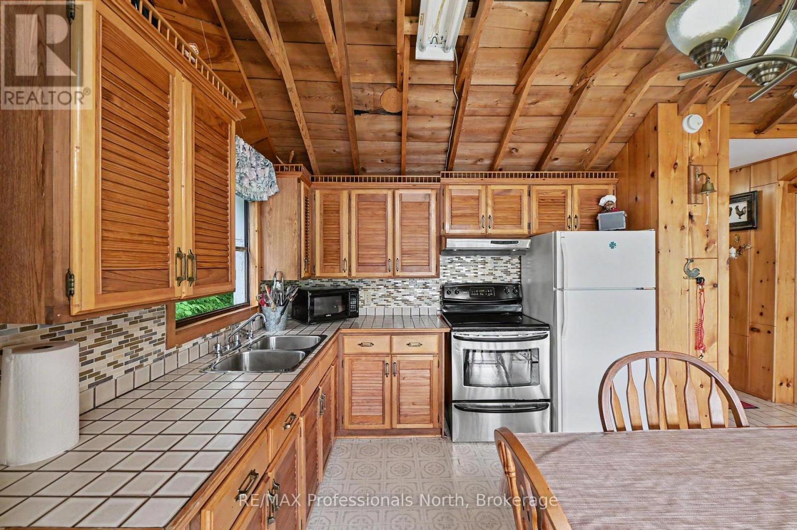 1192 THREE BROTHERS DRIVE N - 14