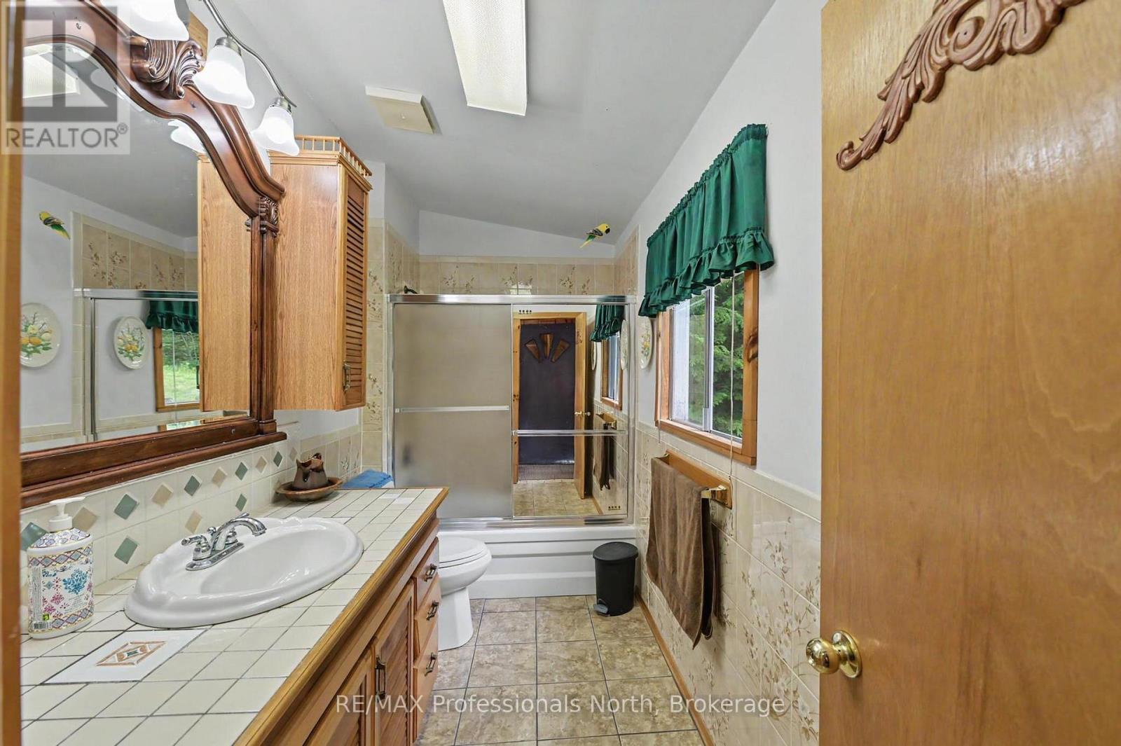 1192 THREE BROTHERS DRIVE N - 19