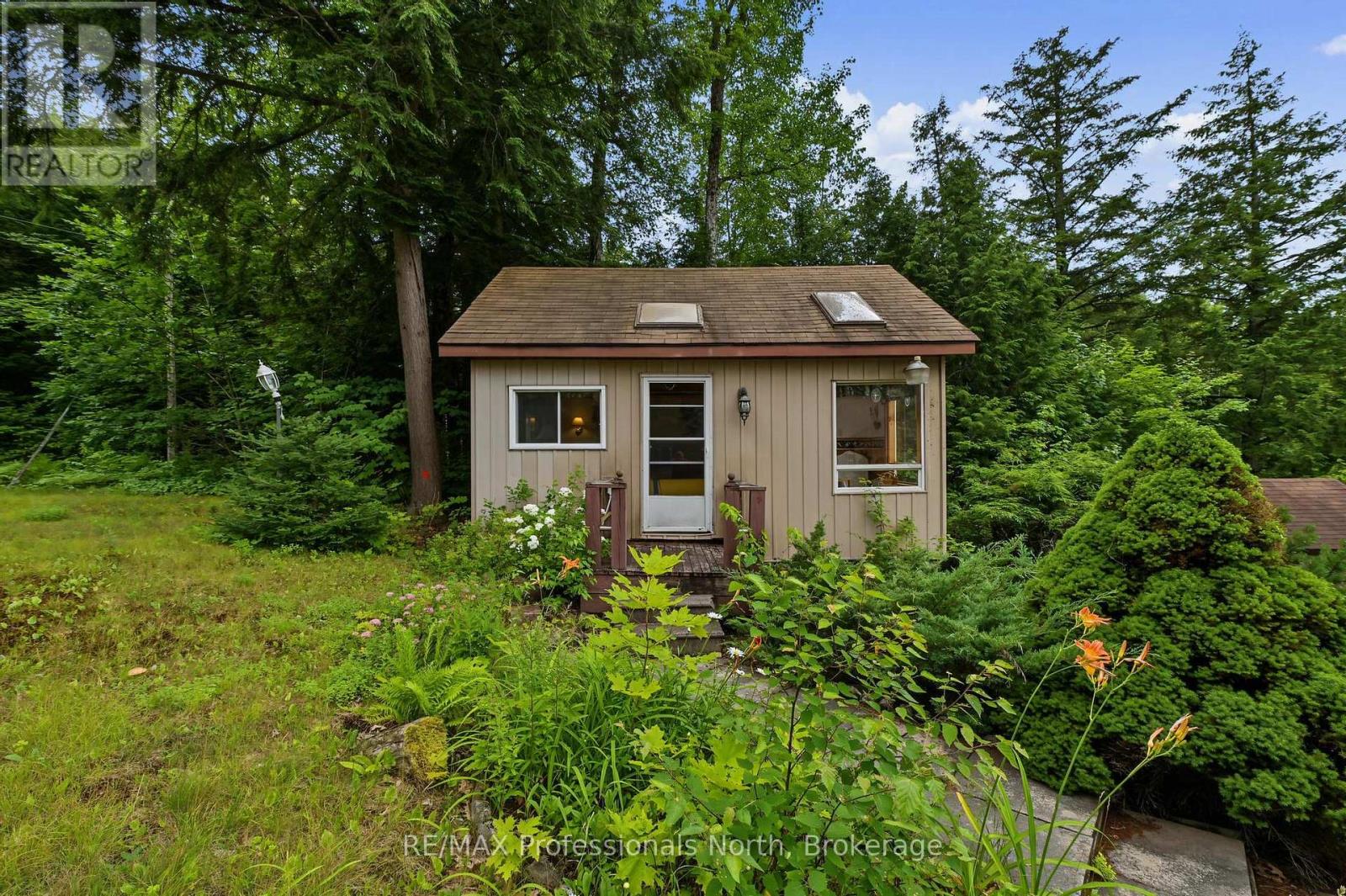 1192 THREE BROTHERS DRIVE N - 27