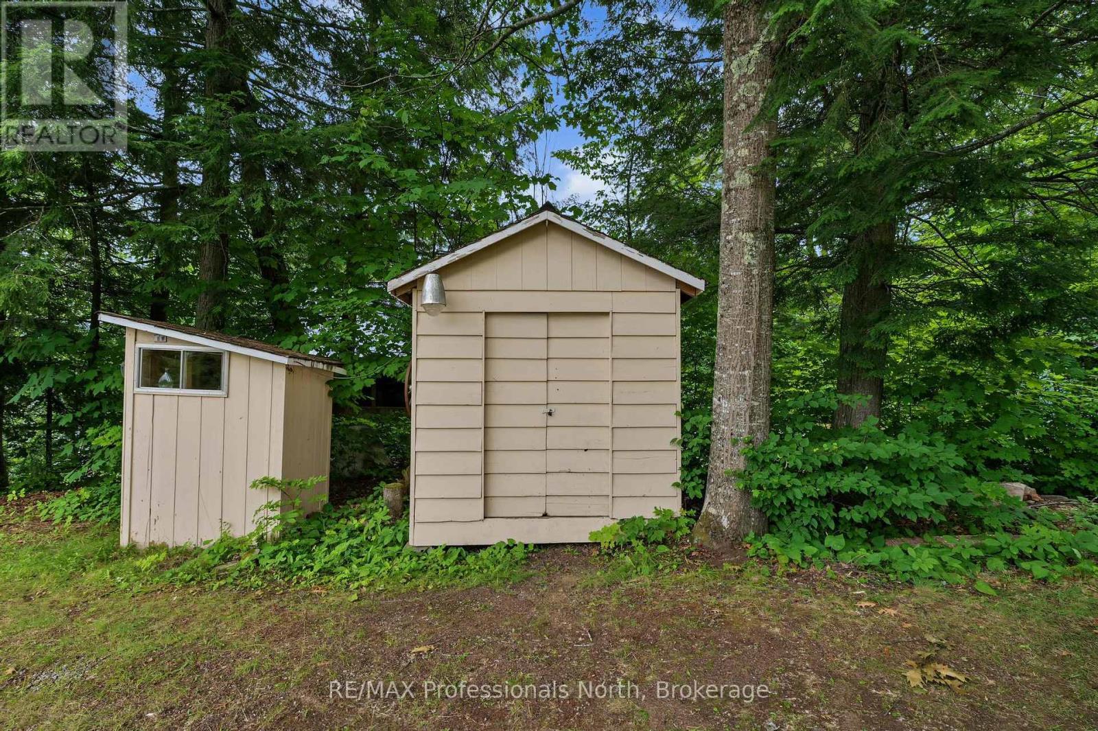 1192 THREE BROTHERS DRIVE N - 43