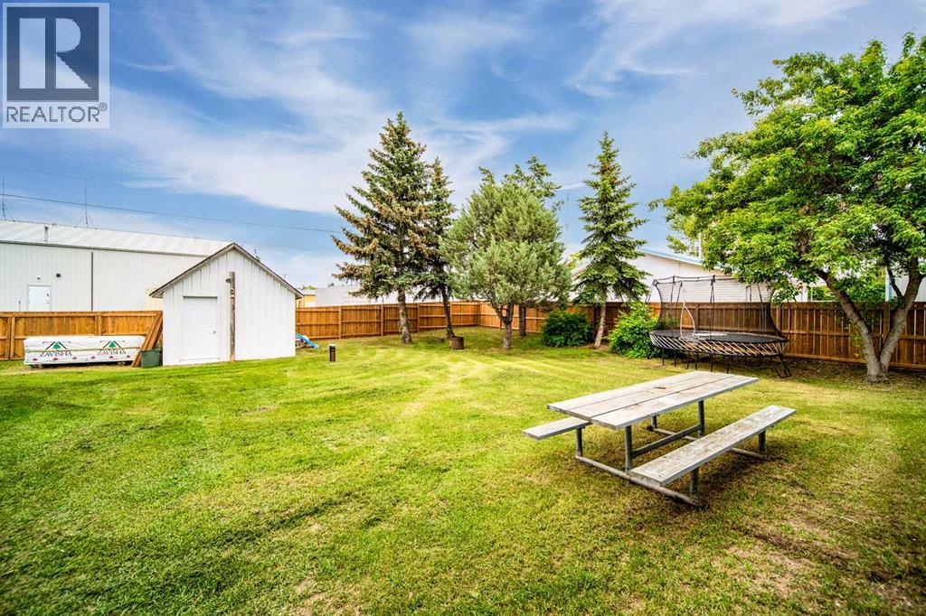 4911 51 Street - 23
